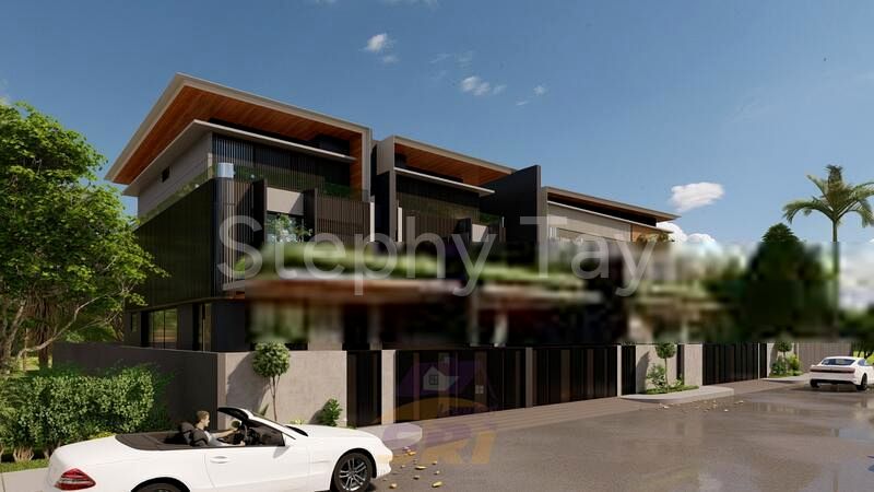 5 Bed Terraced House (Landed) for Sale in  Chip Hock Gardens - Image 2